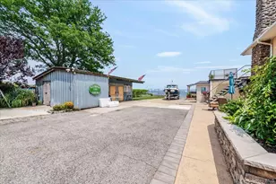 1321 Shore Dr, Bronx, NY 10465 - Photo 30