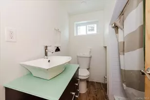 1321 Shore Dr, Bronx, NY 10465 - Photo 18