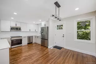 18 Maple Pl, Huntington, NY 11743 - Photo 10