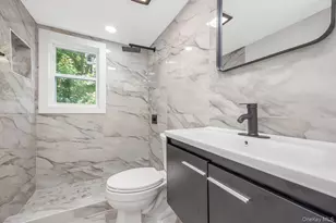 18 Maple Pl, Huntington, NY 11743 - Photo 14