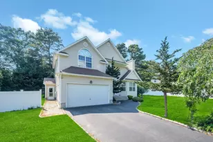 17 Mercer St, Port Jefferson Station, NY 11776 - Photo 2