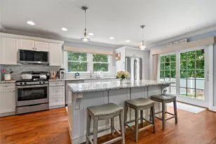 10 Northwood Cir, Huntington, NY 11743 - Photo 6