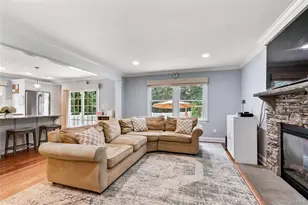 10 Northwood Cir, Huntington, NY 11743 - Photo 10