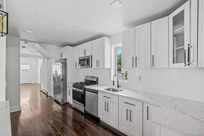 916 Clarence Avenue, Bronx, NY 10465 - Photo 16