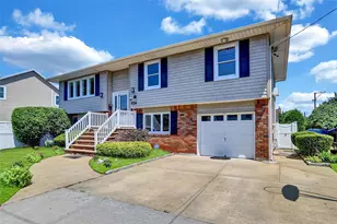 2327 Mattituck Ave, Seaford, NY 11783 - Photo 2