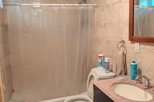 15 Lenzie St, New York, NY 10312 - Photo 12