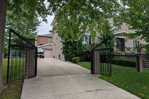 15 Lenzie St, New York, NY 10312 - Photo 2