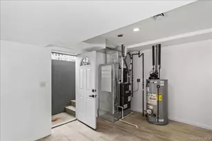 664 Clinton Ave, Uniondale, NY 11553 - Photo 32