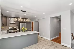 664 Clinton Ave, Uniondale, NY 11553 - Photo 8