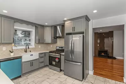 664 Clinton Avenue, Uniondale, NY 11553 - Photo 10