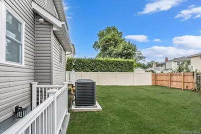 664 Clinton Avenue, Uniondale, NY 11553 - Photo 36