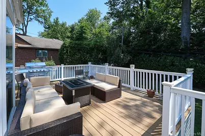 64 Hamilton Drive, Roslyn, NY 11576 - Photo 32