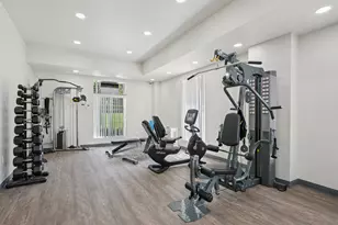 160 Middle Neck Rd, Great Neck, NY 11021 - Photo 28