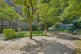 160 Middle Neck Rd, Great Neck, NY 11021 - Photo 20