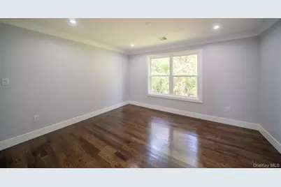 770 Cedar Street, Syosset, NY 11791 - Photo 30