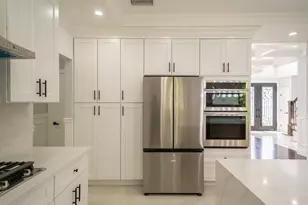 770 Cedar St, Syosset, NY 11791 - Photo 14