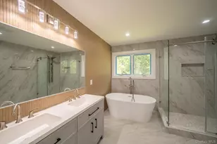 770 Cedar St, Syosset, NY 11791 - Photo 24