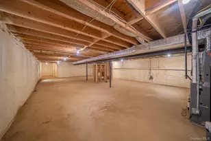 17 Park Dr E, Syosset, NY 11791 - Photo 32