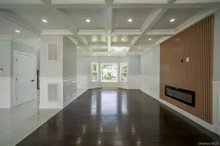 17 Park Dr E, Syosset, NY 11791 - Photo 8