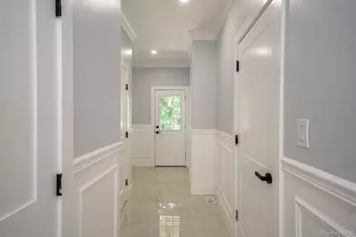 17 Park Drive East, Syosset, NY 11791 - Photo 14