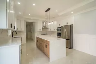 17 Park Dr E, Syosset, NY 11791 - Photo 10