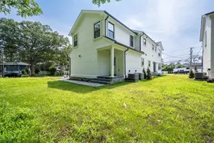 17 Park Dr E, Syosset, NY 11791 - Photo 34