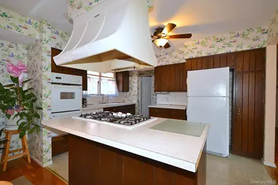 348 Town Line Road, Commack, NY 11725 - Photo 6