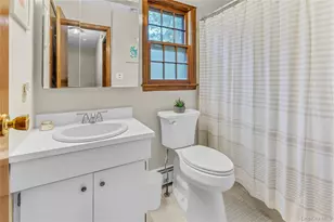 10 Woodfield Ave, Northport, NY 11768 - Photo 20