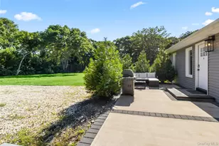 25 Peters Ln, Westhampton Beach, NY 11978 - Photo 2