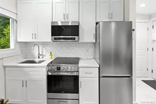 25 Peters Ln, Westhampton Beach, NY 11978 - Photo 4