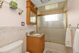 7 Swartout Pl, Amityville, NY 11701 - Photo 14