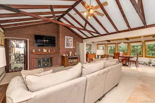 7 Swartout Pl, Amityville, NY 11701 - Photo 4