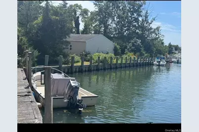 7 Swartout Place, Amityville, NY 11701 - Photo 16