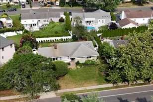 642 Salisbury Park Dr, Westbury, NY 11590 - Photo 28