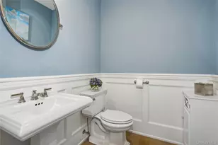 29 Wood Edge Ct, Water Mill, NY 11976 - Photo 10