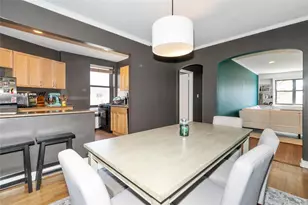 4 Town House Pl, Great Neck, NY 11021 - Photo 18