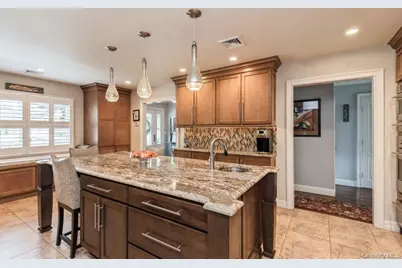 330 Private Road, Patchogue, NY 11772 - Photo 20