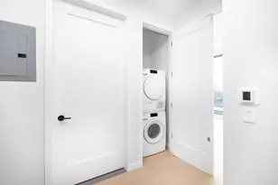 35-32 Leavitt St, Flushing, NY 11354 - Photo 10