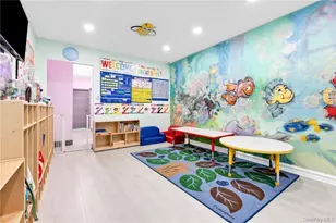 726 Manor Ct, Brooklyn, NY 11235 - Photo 2