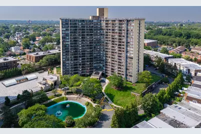 1 Bay Club Drive #4N, Bayside, NY 11360 - Photo 2