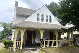 5 Crest Pl, Elmsford, NY 10523 - Photo 2