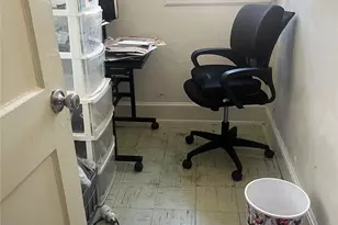 5 Crest Pl, Elmsford, NY 10523 - Photo 12