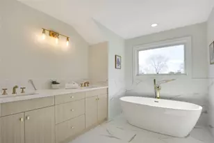 23 Belmont Cir, Syosset, NY 11791 - Photo 24