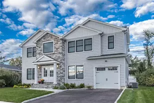 23 Belmont Cir, Syosset, NY 11791 - Photo 2