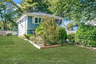 8 Willoughby St, Brentwood, NY 11717 - Photo 4