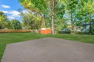 8 Willoughby St, Brentwood, NY 11717 - Photo 6