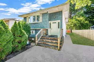 8 Willoughby St, Brentwood, NY 11717 - Photo 2