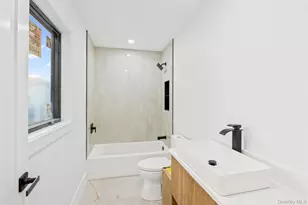 26 Tremont Ave, Patchogue, NY 11772 - Photo 22