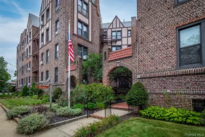 12 Hempstead Avenue #2, Rockville Centre, NY 11570 - Photo 2