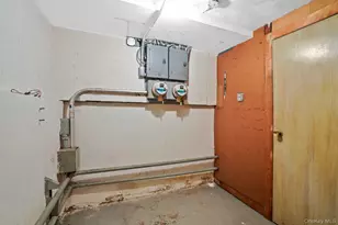 70-49 66th Pl, Glendale, NY 11385 - Photo 34